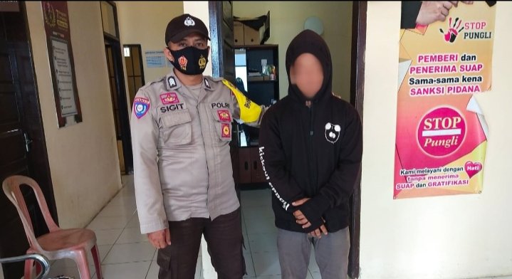 RF (21) pemuda asal Kecamatan Mantoh, Kabupaten Banggai, diamankan personel Kepolisian Sektor Lamala, Minggu (3/1).[Foto:Humas Polres Banggai]