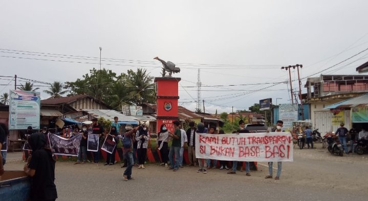 Aksi Demo komunitas Masyarakat Batui Tolak Tambang (BATONG) yang digelar, Sabtu (16/1).[Foto:Istimewa]