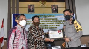 Kapolres Banggai Terima Penghargaan Satker Terbaik III di Sulteng
