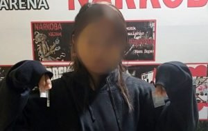 Hasil Penggeledahan Ditemukan 1 Sachet Sabu, Polisi Tangkap Seorang Pelajar dan IRT di Jole