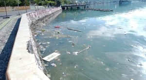 Lagi, Sampah Berserakan di Teluk Lalong