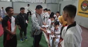 Djemmy Najoan Beri Bonus Atlet Taekwondo Banggai Berprestasi