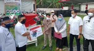 Bupati Banggai Serahkan Puluhan Unit Alsintan Gratis Untuk Kelompok Tani