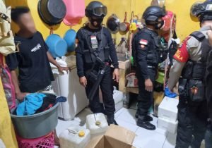 Hasil Penggerebekan di Kos Hanga-Hanga, Polisi Sita Puluhan Liter CT