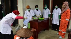 Inovasi Ditengah Pandemi, Kelompok Binaan JOB Tomori Hasilkan Produk Disinfektan Dan Handsanitizer Herbal