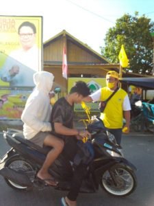 Bantu Cegah Penyebaran Covid-19, Golkar Banggai Laut Bagi-bagi Masker