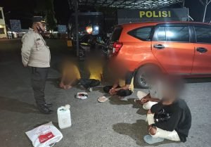 Polsek Luwuk Gelandang Lima Pemuda Usai Minum CT