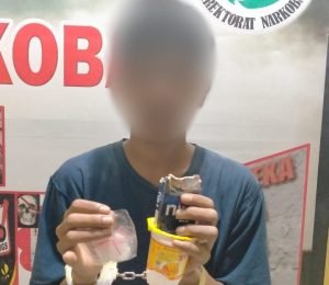 Polisi Bekuk Pemuda Asal Batui di Kota Luwuk Dengan Barang Bukti 9 Sachet Sabu