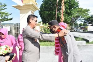 Personel Polres Banggai Sambut Kapolres Baru AKBP Yoga Priyahutama