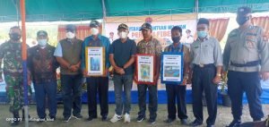 Serahkan Bantuan 22 Unit Perahu Fiber, Ini Pesan Bupati Sofyan Kaepa