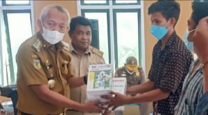 Bupati Serahkan Bantuan Alat Pertukangan dan Bengkel di Empat Desa