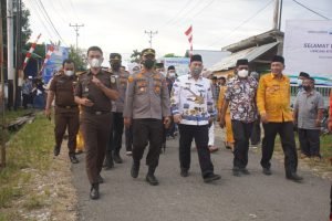 Kapolres Banggai Hadiri Acara Adat Mombowa Tumpe di Batui
