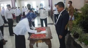 Lantik Pengurus APDESI, Bupati Minta Bangun Persatuan, Rangkul yang Berseberangan