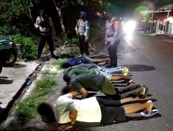 Kapolsek Luwuk Hukum Push Up Lima Pemuda Pesta Cap Tikus