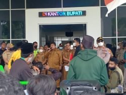Temui Massa Aksi, Wabup Ablit Pastikan Anggaran untuk Jalan Banggai Selatan Tersedia