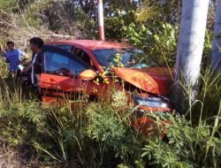 Mobil Operasional PT Pos Tabrak Tiang Listrik, Ini Penyebabnya