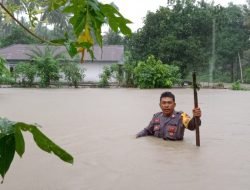 Banjir Landa Tiga Kecamatan, Polisi Terjun Langsung Bantu Evakuasi Warga Terdampak