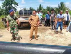 PT LIJ Serahkan Bantuan Pipa Untuk Perbaikan Jembatan di Hunduhon
