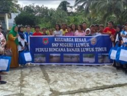 Peduli Korban Banjir Luwuk Timur, Keluarga Besar SMPN 1 Luwuk Bantu Siswa Terdampak