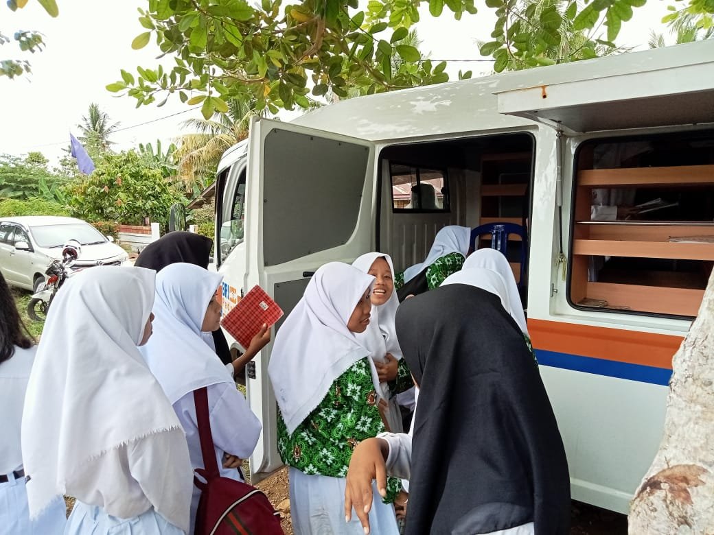 Dukung Proses Belajar Mengajar Mobil Perpustakaan Keliling Rutin Kunjungi Sekolah Banggai Post 3467