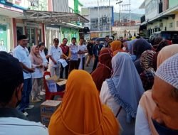 Aksi Sosial DPC Gerindra Banggai Bagikan Sembako Kepada Ratusan Pasukan Kuning
