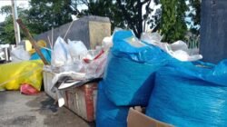 Warga Keluhkan Tumpukan Sampah di Pusat Perbelanjaan Kota Luwuk Banggai
