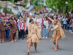 Karnaval Budaya Sambut HUT Kabupaten Banggai Ke-63