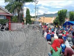 Aksi Buruh di DPRD Banggai, Tolak Pemindahan Pelabuhan Peti Kemas ke Tangkian