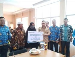 Dinas Sosial Banggai Salurkan Bantuan Kepada 1.181 KPM, Kelompok Usaha di Tiga Kecamatan 