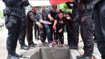 Apel Persada Pemakaman Briptu Anumerta Alfando Steve Karamoy di TMP Luwuk Banggai