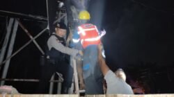 Polisi Evakuasi Korban Tersengat Listrik di Kota Luwuk