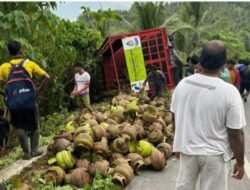 Evakuasi Laka Tunggal Truck Muat Gas, Akibat Rem Blong di Balantak Selatan Banggai