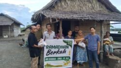 Ramadhan Berkah, PWI-SMSI Banggai dan PT KLS Berbagi di Kecamatan Moilong