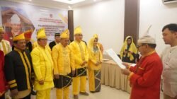 Tomundo ke XXIII Irwan Zaman Kukuhkan Pengurus Lembaga Adat Banggai