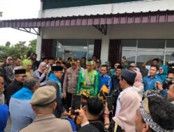 Koramil Dampingi Warga Bubung Sambut Kunjungan Mendes RI