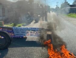 Warga Batui Blokade Jalan, Desak Polisi Tangkap Terduga Pelaku Pengeroyokan Insiden Mini Soccer Hadianto Cup