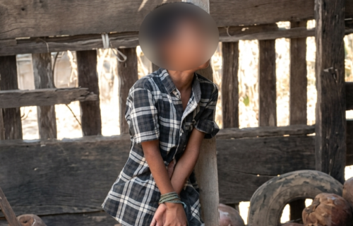 Viral Anak Menangis Histeris dengan Tangan Terikat, Warganet Minta Polisi Bertindak