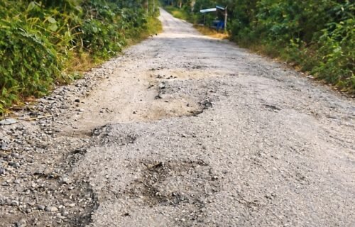 Tinggal Menghitung Bulan Menuju Tahun Baru, Jalan Tiga Desa Luwuk Timur Tak Kunjung Diperbaiki