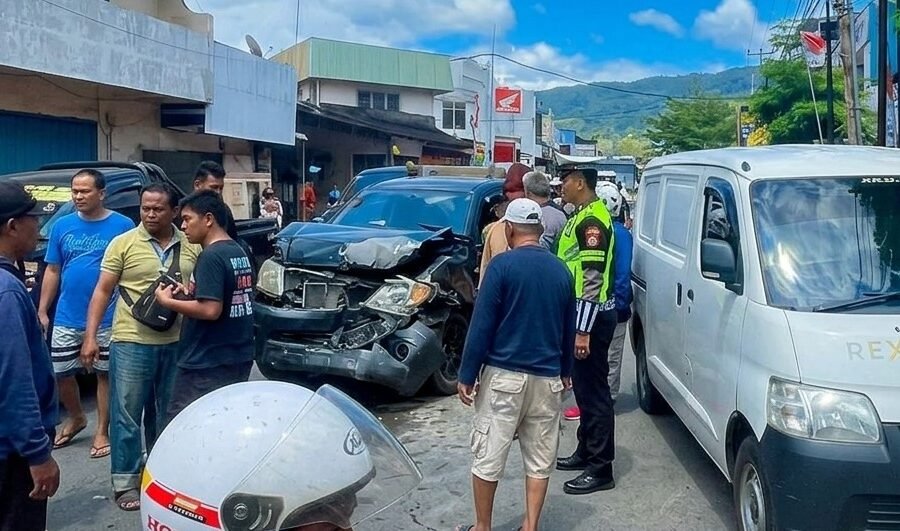 Tabrakan Hilux versus Granmax di Jalan Ahmad Yani, Ini Penjelasan Kasat Lantas