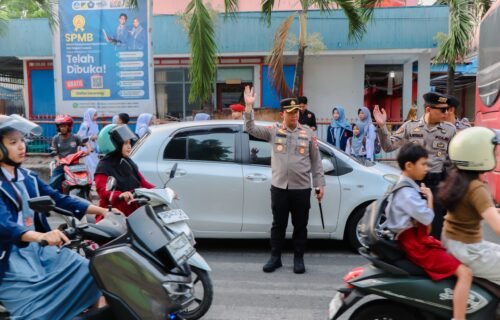 Kapolresta Banggai Atur Lalu Lintas di Titik Macet, Wujudkan Pelayanan yang Dekat Masyarakat