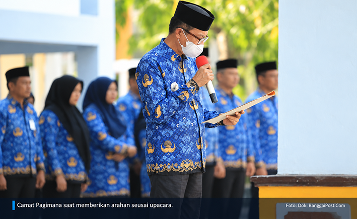 “Saya Rindu Kapus Poh,” Camat Pagimana Sentil Ketua PGRI yang Jarang Hadir Upacara