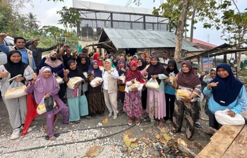 PT KLS Kembali Salurkan Ratusan Paket Sembako di Kecamatan Luwuk Selatan