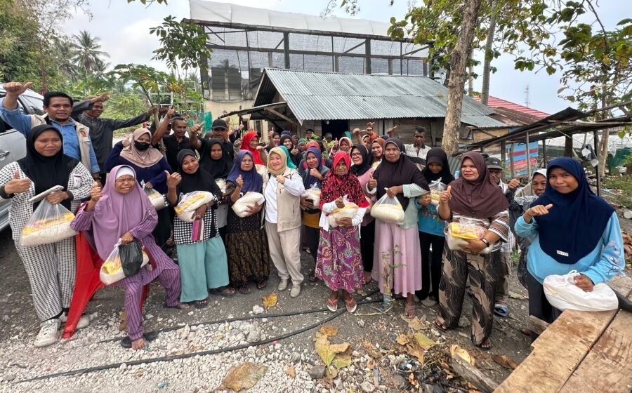 PT KLS Kembali Salurkan Ratusan Paket Sembako di Kecamatan Luwuk Selatan